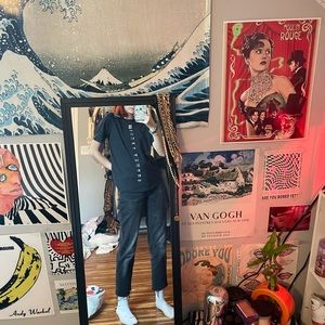 Black girls under armor tee shirt